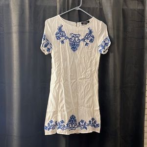 Lulu’s white embroidered dress